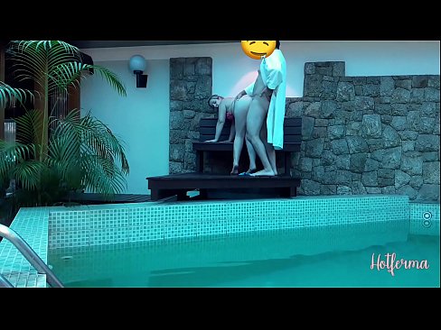 ❤️ Bulla ancillam ad piscinam invitat, sed fervido resistere non potuit Porno  at porn la.sexera.ru